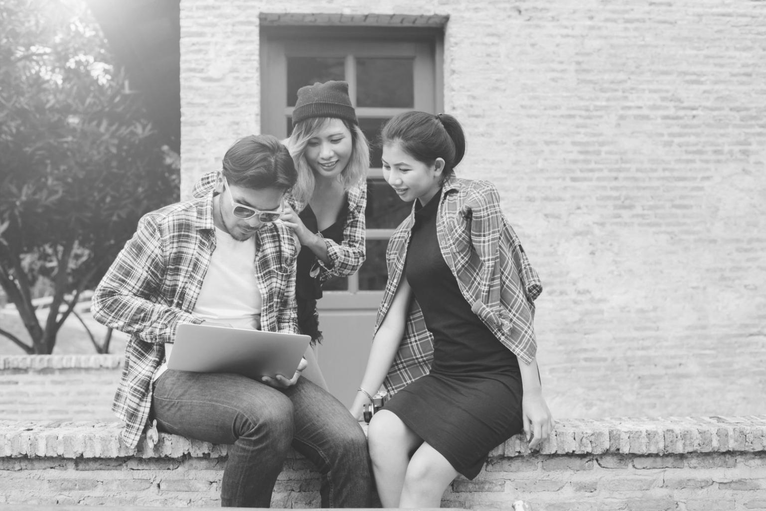 Équipe levonirae travaillant sur l'optimisation SEO mobile